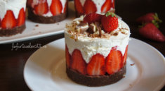 mini cheesecake cu căpșuni